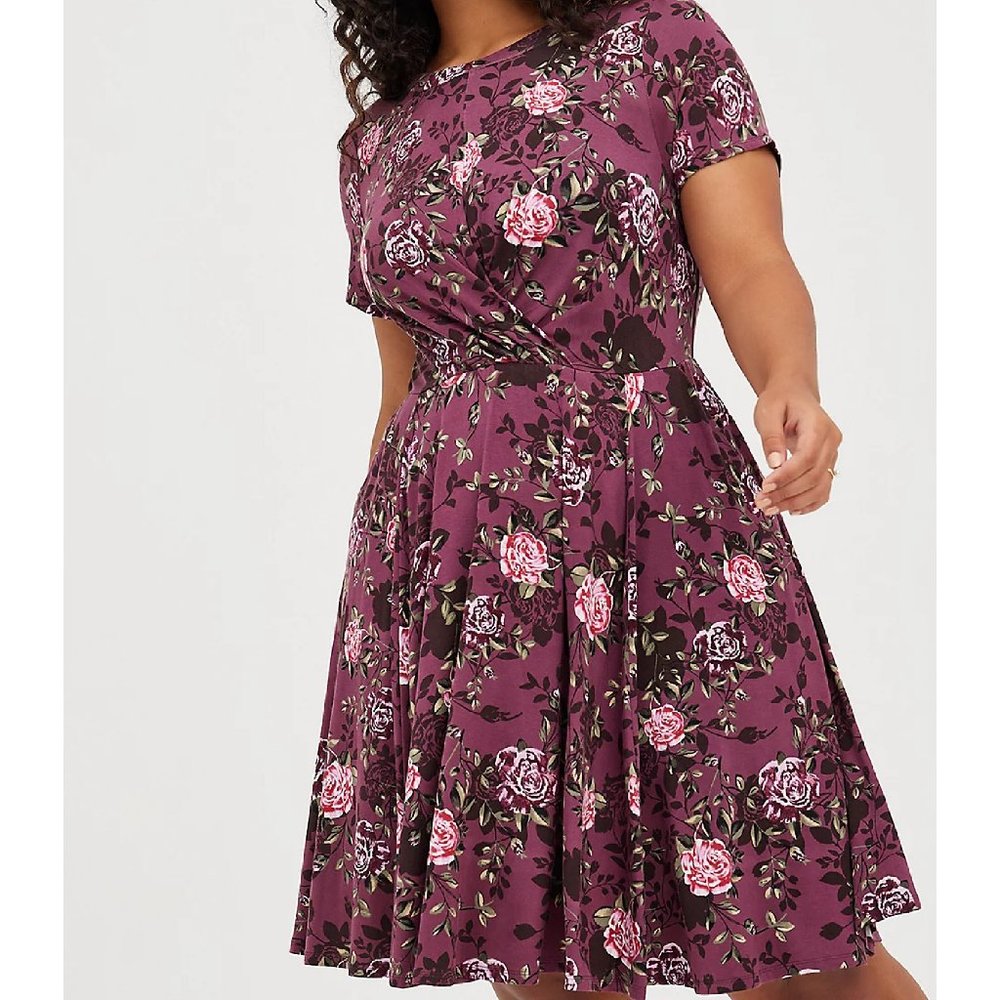 NWT TORRID DRAPE FRONT SKATER DRESS - SUPER SOFT FLORAL PURPLE SZ 1